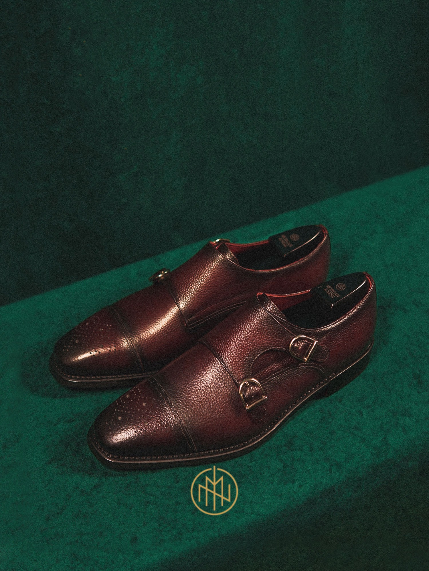 Realizacja szycia miarowego - Double monks w kolorze oxblood ze skóry groszkowanej