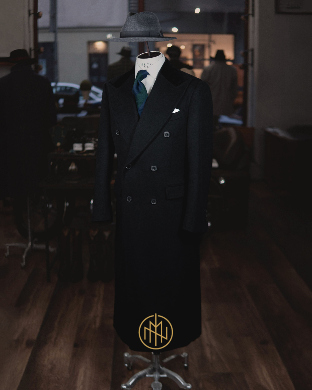 Czarny płaszcz dyplomatka na miarę Poznań - wełna z kaszmirem styl Peaky Blinders