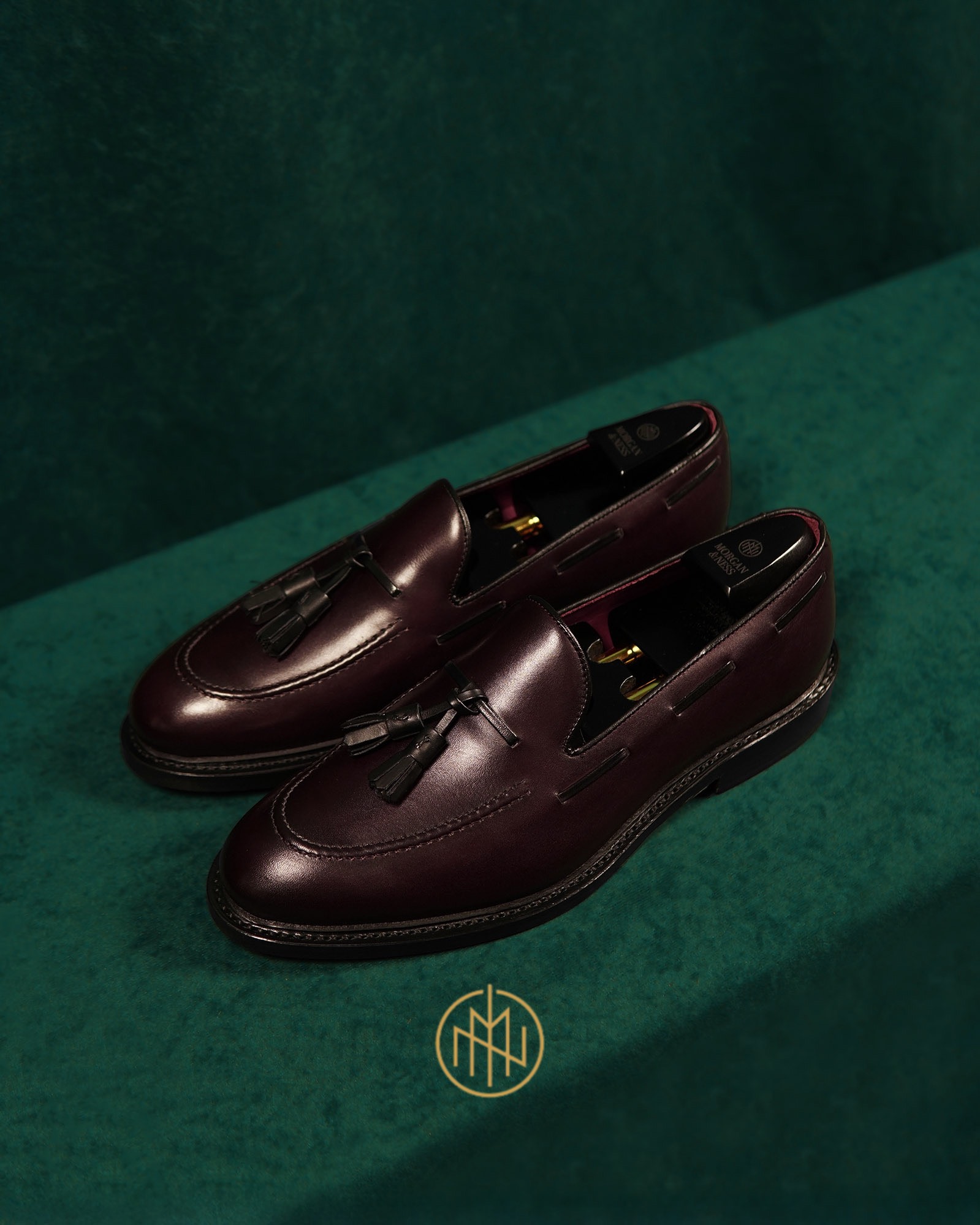 Realizacja szycia miarowego - Tassel loafers z brązowo-bordowej skóry licowej