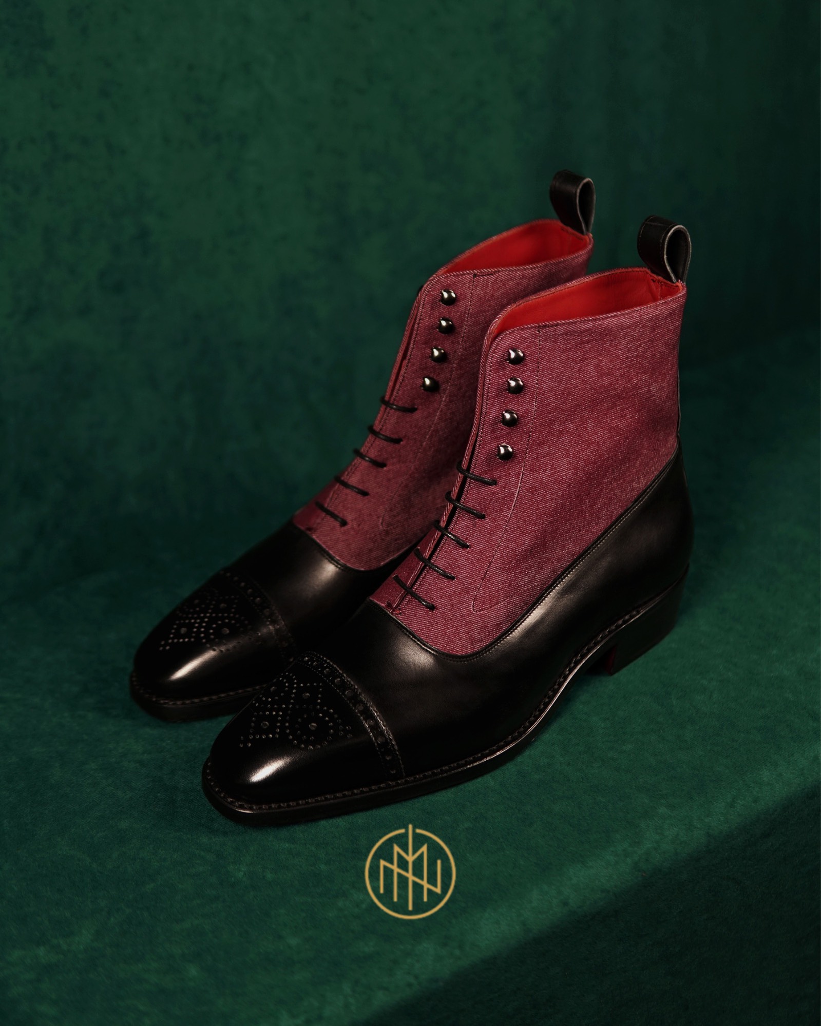 Realizacja szycia miarowego - Trzewiki "balmoral boots" z czarnej skóry licowej i denimu