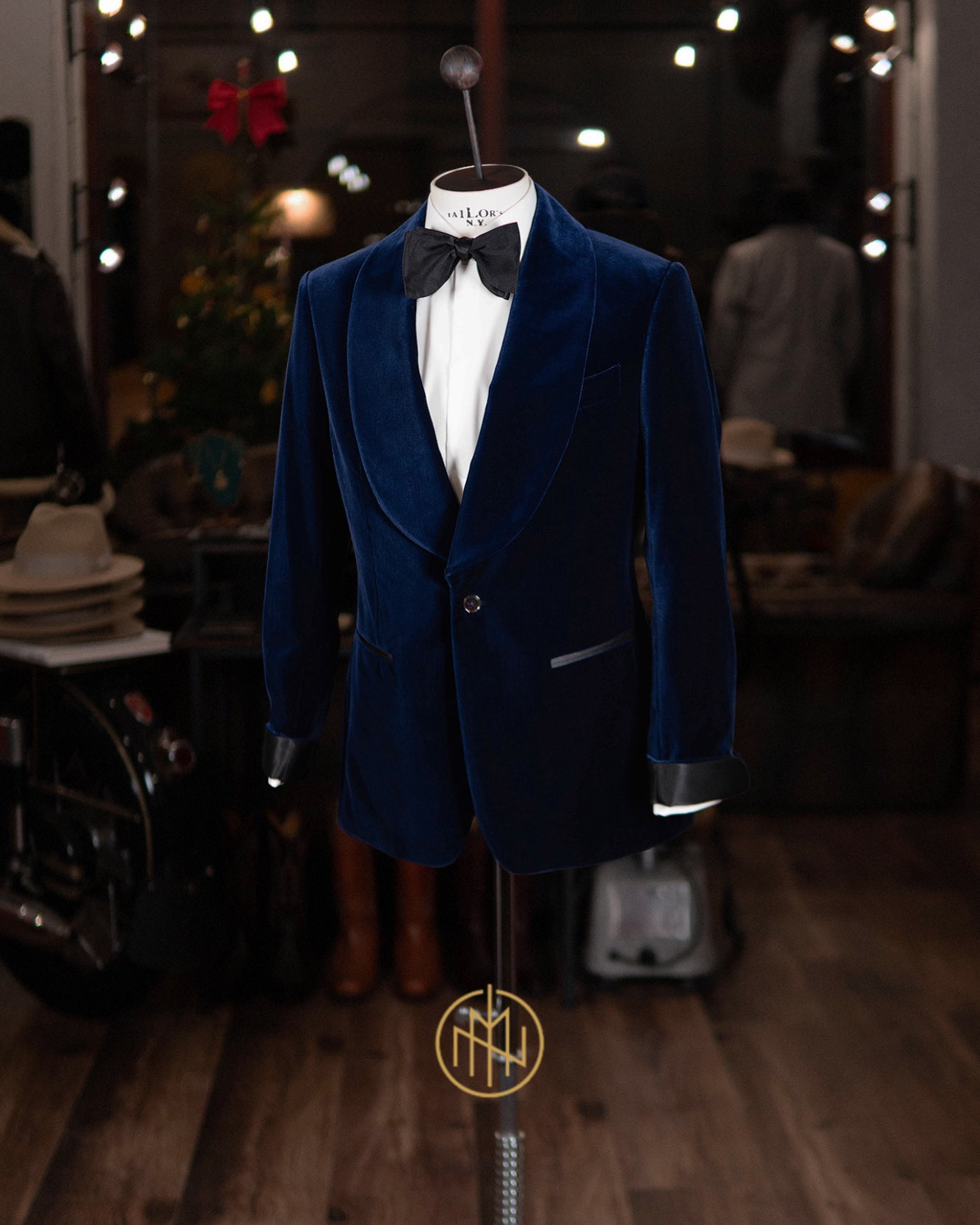 Smoking na miarę - marynarka "smoking jacket" z klapami szalowymi z aksamitu od Pontoglio 1883