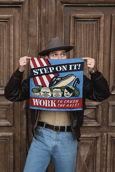 Poszetka jedwabna "Step On It!" (Office of War Information) - Archive Series